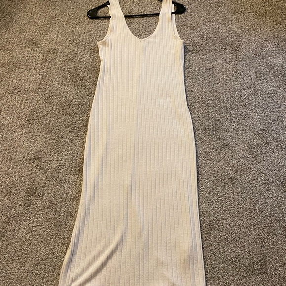 Cream ribbed dress - Picture 2 of 10